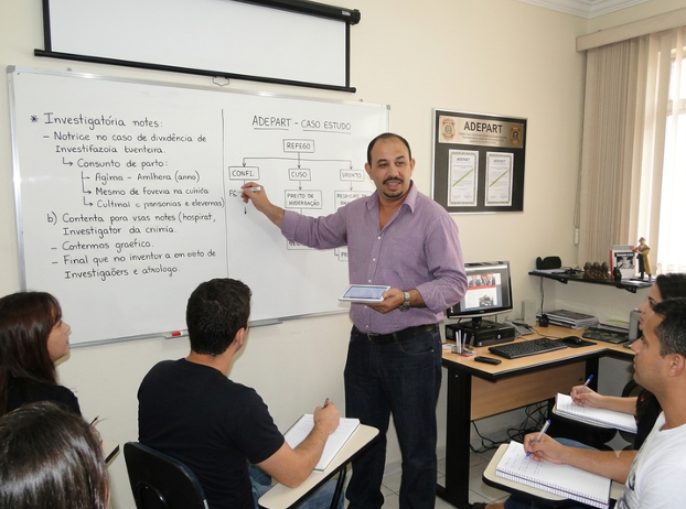 Treinamento ADEPART — Sala de aula com instrutor e alunos